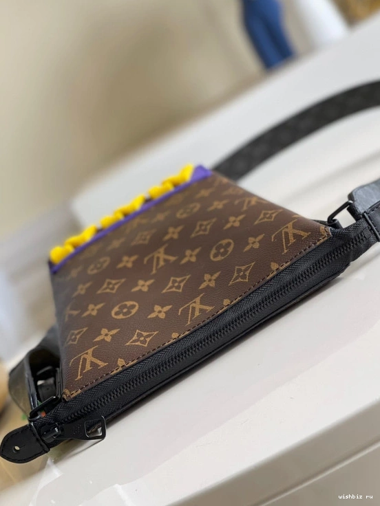 WIS CRUISER VUITTON MESSENGER LOUIS 1113